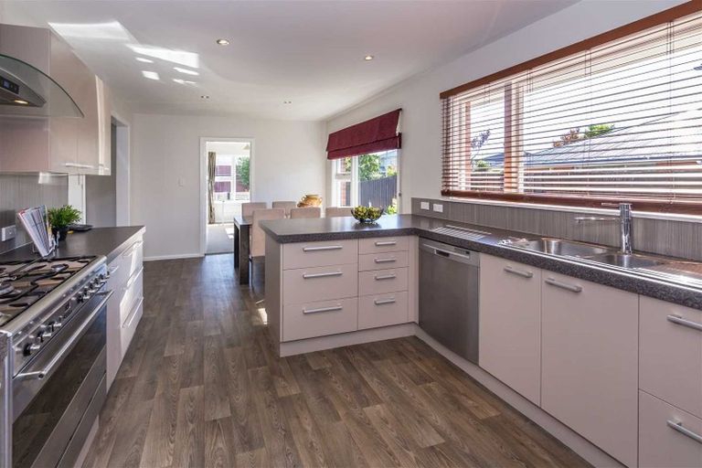 Photo of property in 15 Powell Crescent, Ilam, Christchurch, 8041