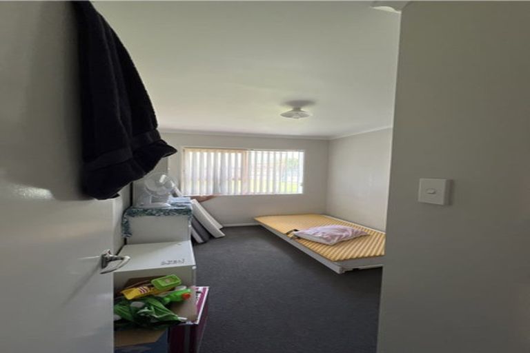 Photo of property in 2/2 Walter Strevens Drive, Conifer Grove, Takanini, 2112