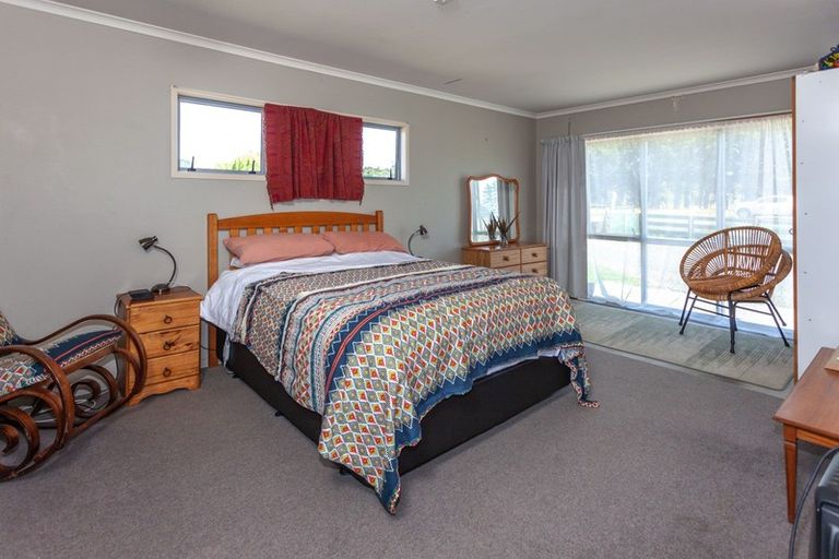 Photo of property in 589 East Coast Road, Browns Bay, Auckland, 0632