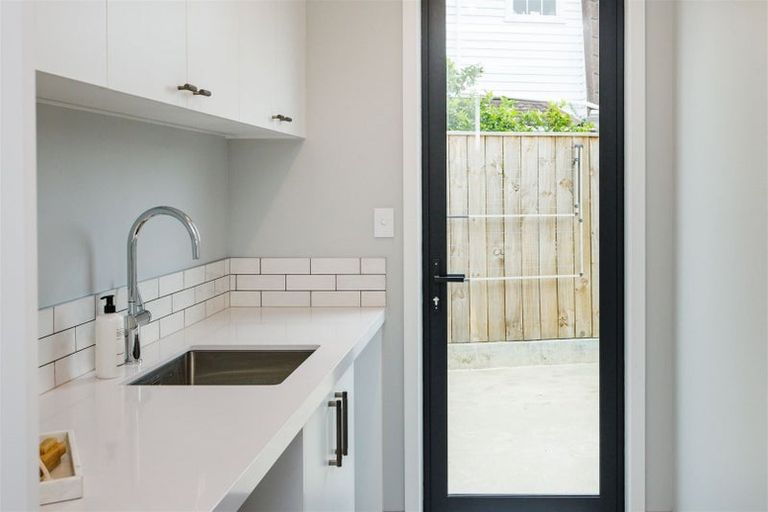 Photo of property in 92 Jickell Street, Hokowhitu, Palmerston North, 4410