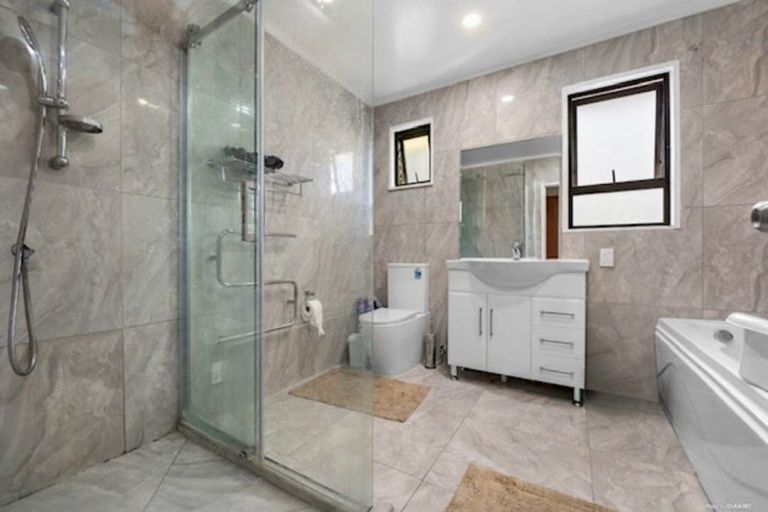 Photo of property in 7 Glen Norman Avenue, Henderson, Auckland, 0610