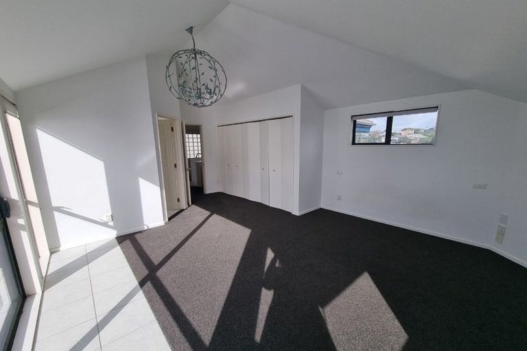Photo of property in 1/909 Beach Road, Waiake, Auckland, 0630