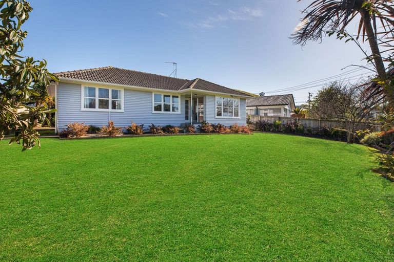 Photo of property in 5 Toatoa Place, Mangere Bridge, Auckland, 2022