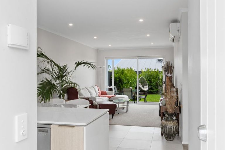 Photo of property in 26a Taikura Avenue, Red Beach, 0932