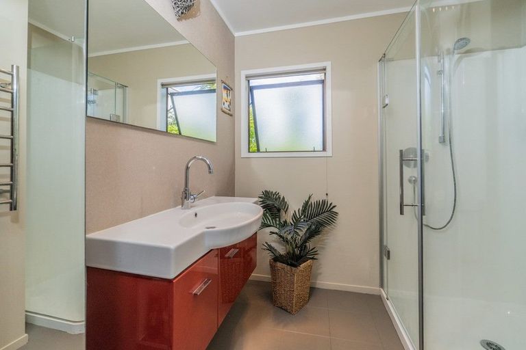 Photo of property in 2/35 Dakota Avenue, Beach Haven, Auckland, 0626