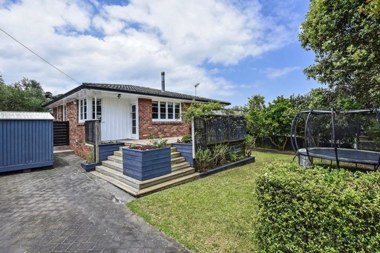 Photo of property in 99 Wallace Road, Mangere Bridge, Auckland, 2022