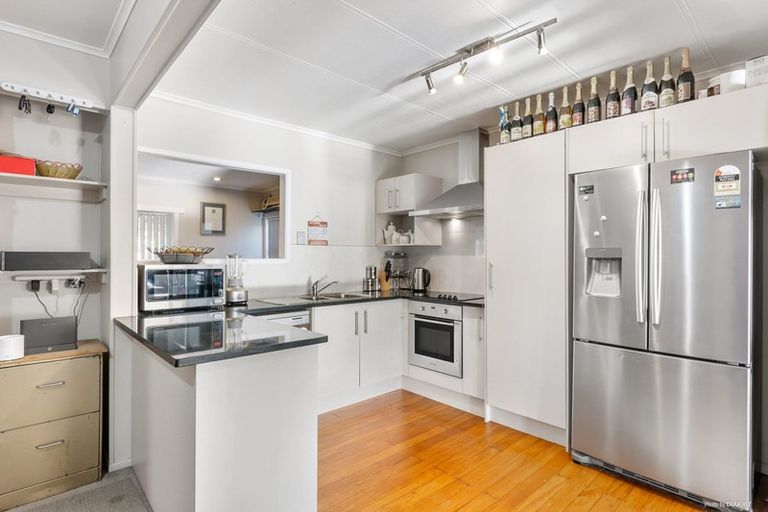 Photo of property in 71 Russell Road, Manurewa, Auckland, 2102