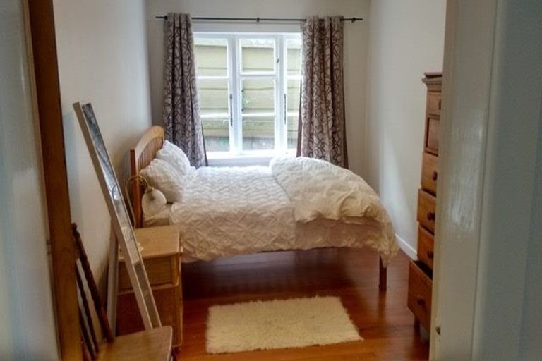 Photo of property in 204 Sutherland Road, Lyall Bay, Wellington, 6022