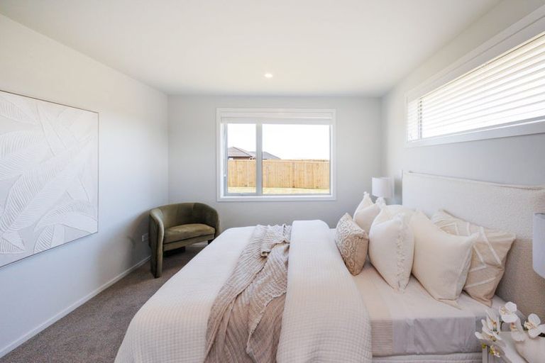 Photo of property in 68 Atlantic Drive, Fitzherbert, Palmerston North, 4410