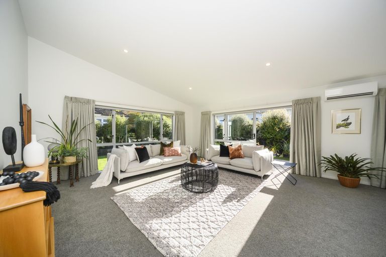 Photo of property in 41 Karina Terrace, Roslyn, Palmerston North, 4414