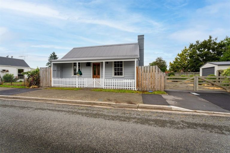 Photo of property in 136 Talbot Street, Geraldine, 7930
