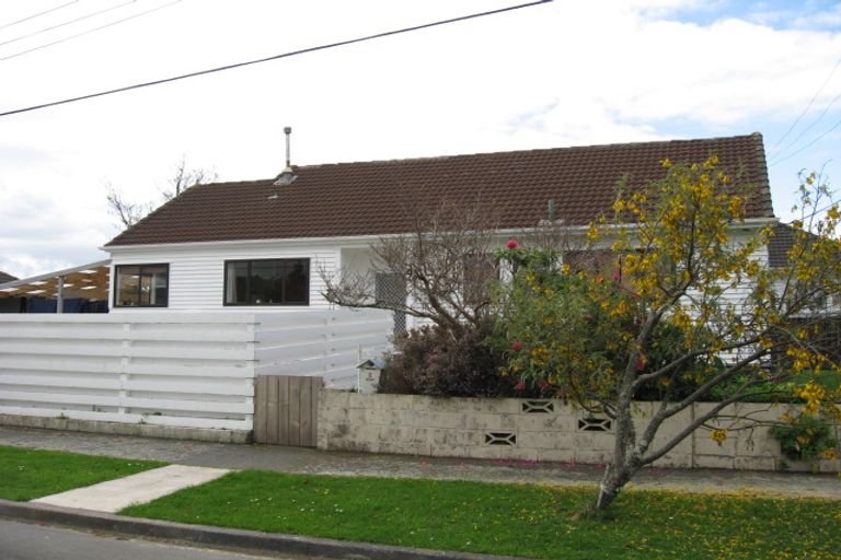 Photo of property in 2 Frickleton Grove, Waterloo, Lower Hutt, 5011