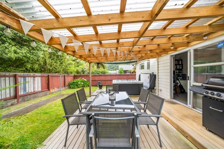 Photo of property in 36 Larchmont Grove, Totara Park, Upper Hutt, 5018