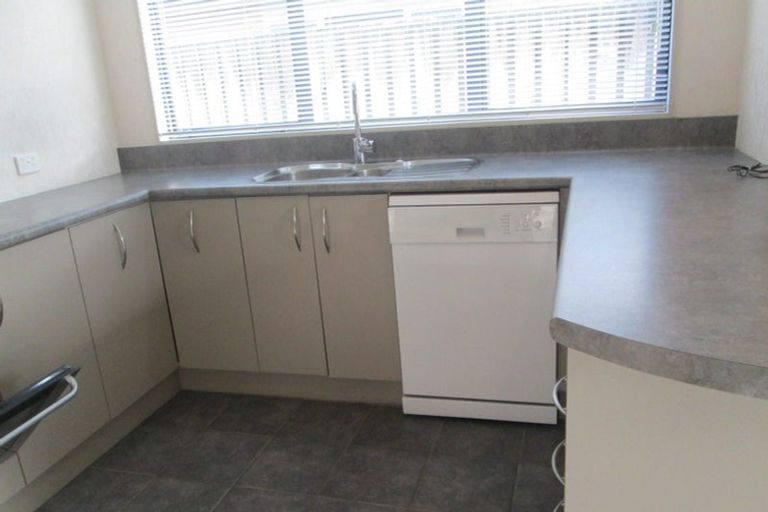 Photo of property in 16b Abergeldie Way, Cambridge, 3434