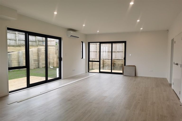 Photo of property in 10 Crestview Rise, Papakura, 2110