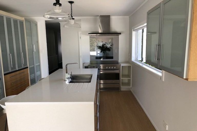 Photo of property in 82 Exmouth Road, Northcote, Auckland, 0627