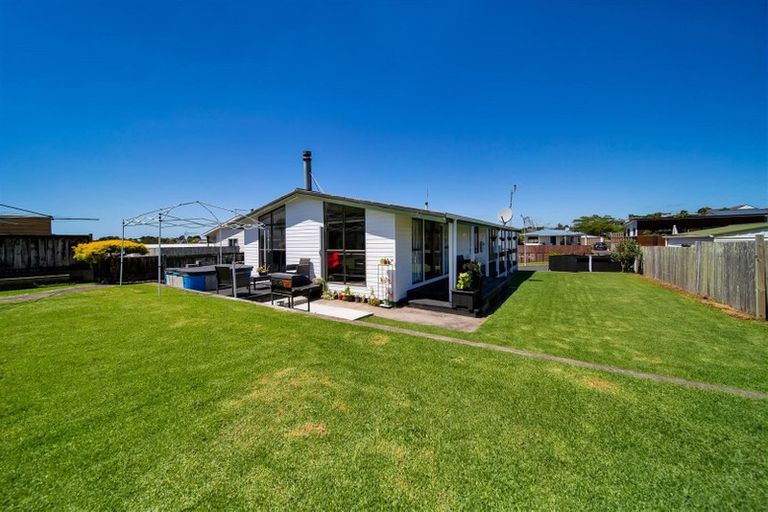 Photo of property in 5 Camellia Avenue, Bell Block, New Plymouth, 4312