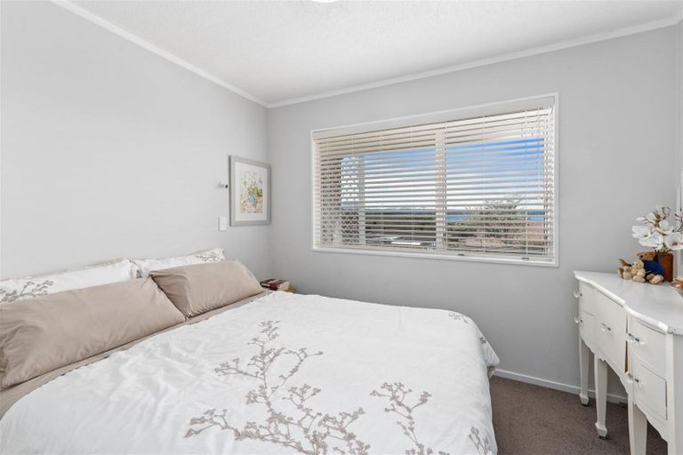 Photo of property in 3a Leo Place, Kawaha Point, Rotorua, 3010