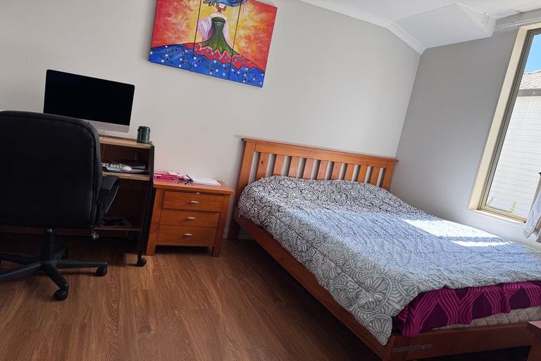 Photo of property in 35 Verdale Circle, Glen Eden, Auckland, 0602