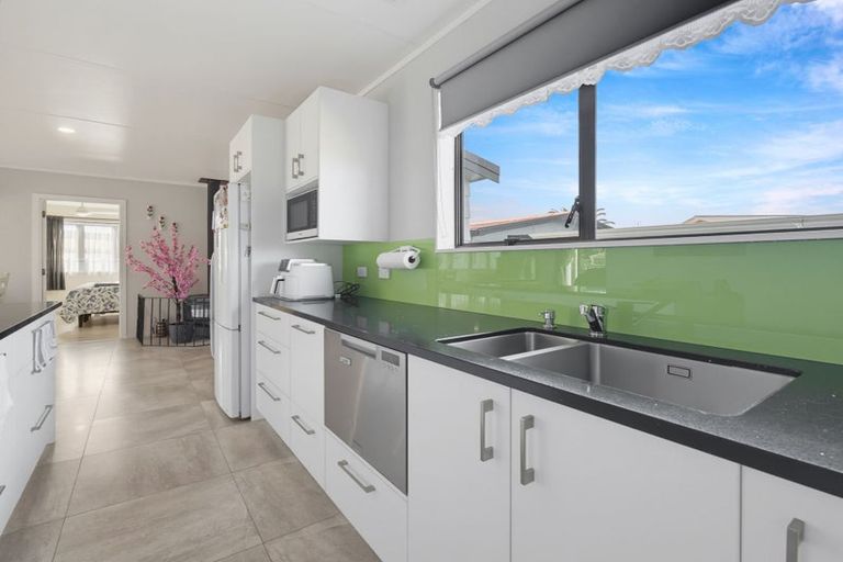Photo of property in 10 Alpha Avenue, Coastlands, Whakatane, 3120