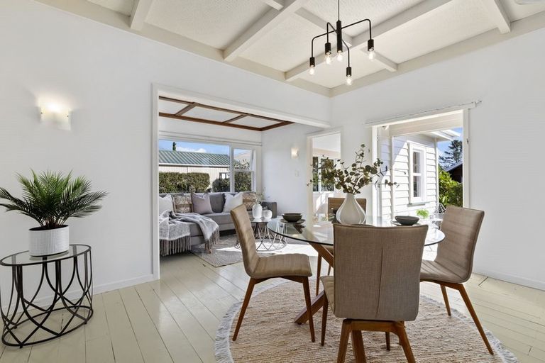 Photo of property in 2/165a Colwill Road, Massey, Auckland, 0614