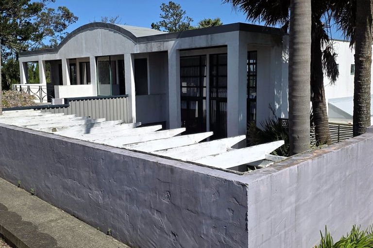 Photo of property in 213 Whangaparaoa Road, Red Beach, 0932
