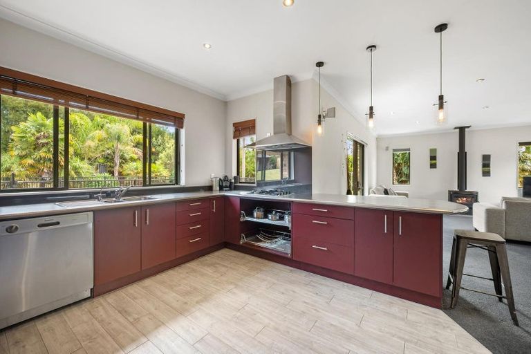Photo of property in 30 Foster Road, Kumeu, 0891