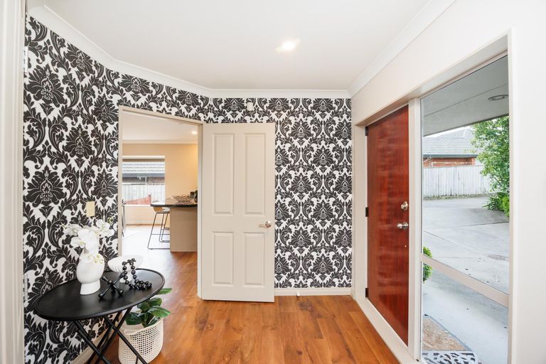 Photo of property in 27 Johnstone Drive, Fitzherbert, Palmerston North, 4410