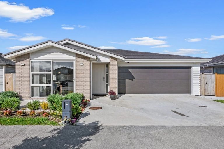 Photo of property in 9 Toropapa Close, Takanini, 2110