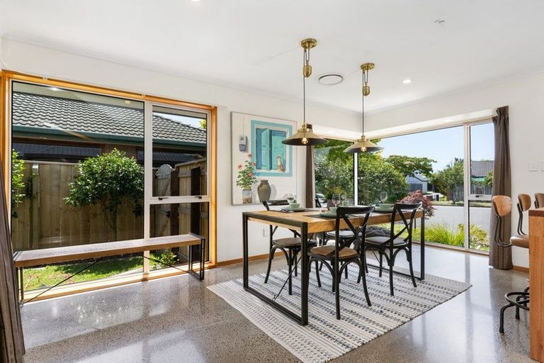 Photo of property in 10 Addison Place, Halswell, Christchurch, 8025