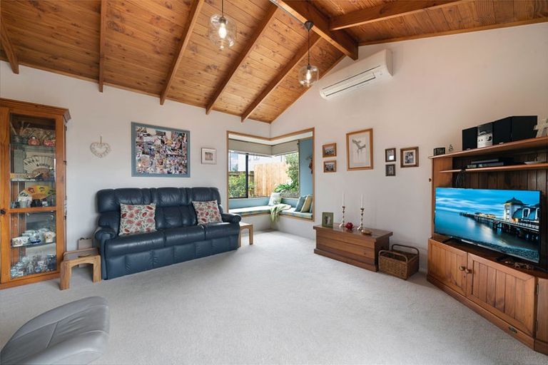 Photo of property in 1/24 Blacklock Avenue, Henderson, Auckland, 0612