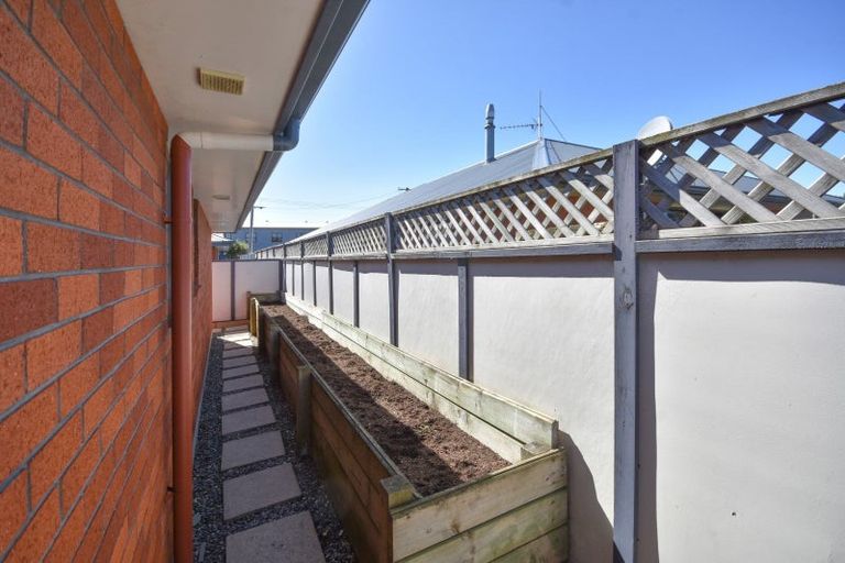 Photo of property in 33 Macandrew Road, South Dunedin, Dunedin, 9012