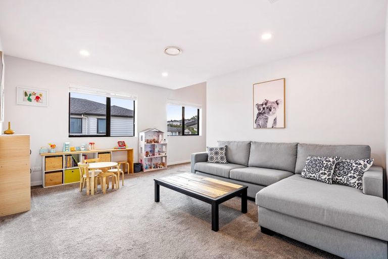 Photo of property in 1 Crompton Place, Orewa, 0931