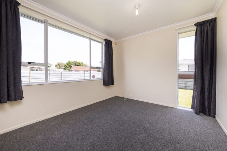 Photo of property in 8 Robinson Crescent, Westbrook, Palmerston North, 4412