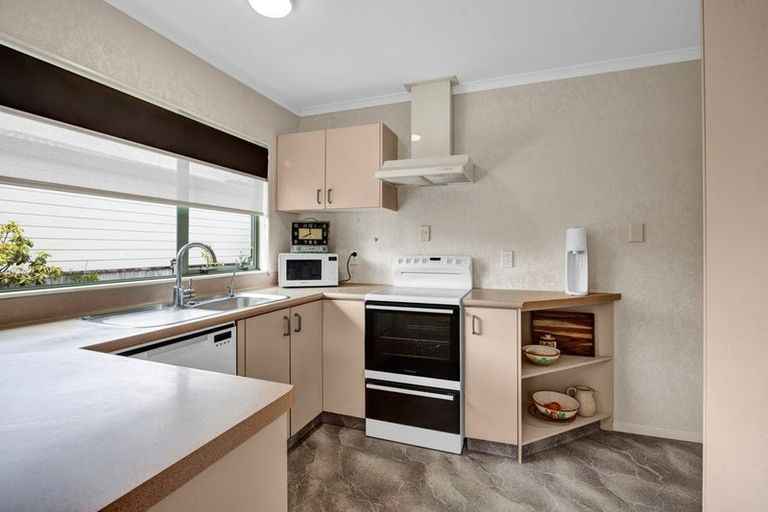 Photo of property in 2/219 Mangorei Road, Merrilands, New Plymouth, 4312