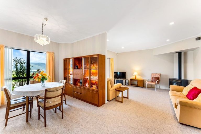 Photo of property in 5 Birkinshaw Grove, Riverstone Terraces, Upper Hutt, 5018