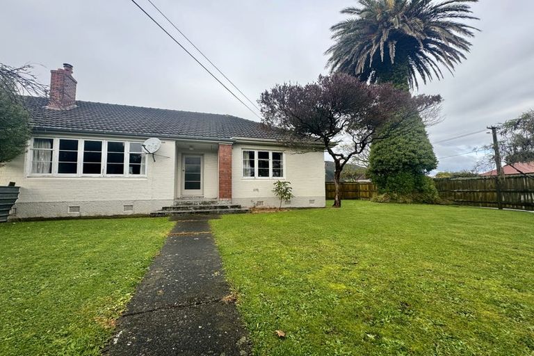 Photo of property in 111 Cambridge Terrace, Fairfield, Lower Hutt, 5011