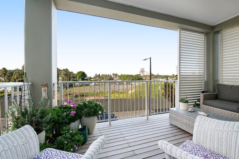 Photo of property in 10 Rewa Rewa Lane, Orewa, 0931