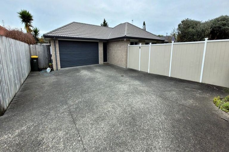 Photo of property in 12a Kervil Avenue, Te Atatu Peninsula, Auckland, 0610