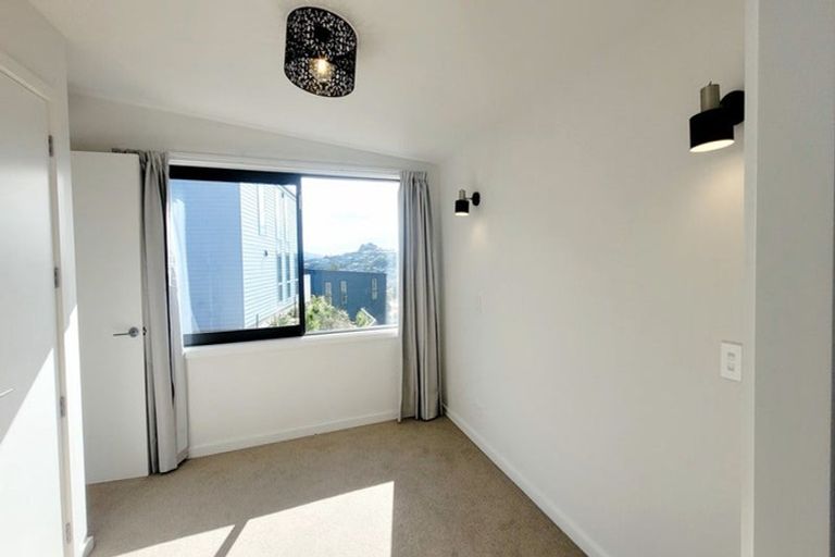 Photo of property in 8 Silvereye Way, Johnsonville, Wellington, 6037