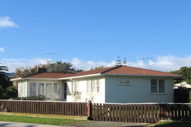 Photo of property in 4 Byron Street, Paraparaumu Beach, Paraparaumu, 5032