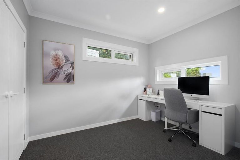 Photo of property in 10 Litchfield Place, Clarks Beach, 2122