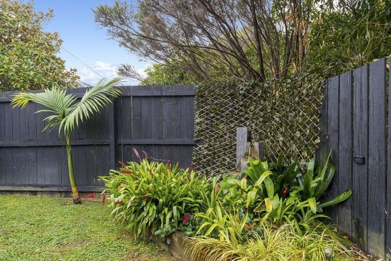 Photo of property in 21 Misty Valley Drive, Henderson, Auckland, 0612
