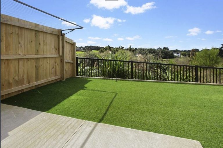 Photo of property in 38 Matawhanga Drive, Wattle Downs, Auckland, 2103