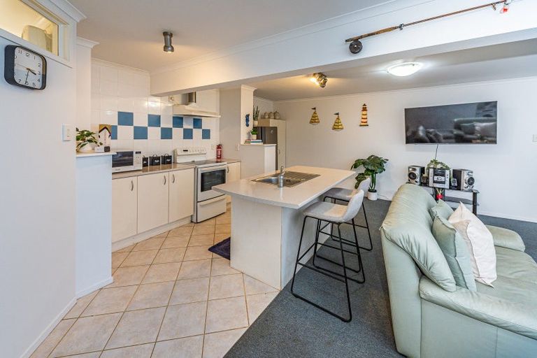 Photo of property in 20 Great North Road, Saint Johns Hill, Whanganui, 4500