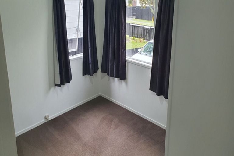 Photo of property in 19 Becker Drive, Weymouth, Auckland, 2103