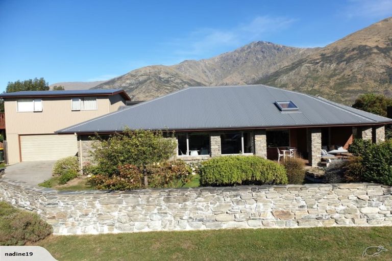 Photo of property in 4 Coburn Place, Lake Hayes, Queenstown, 9304