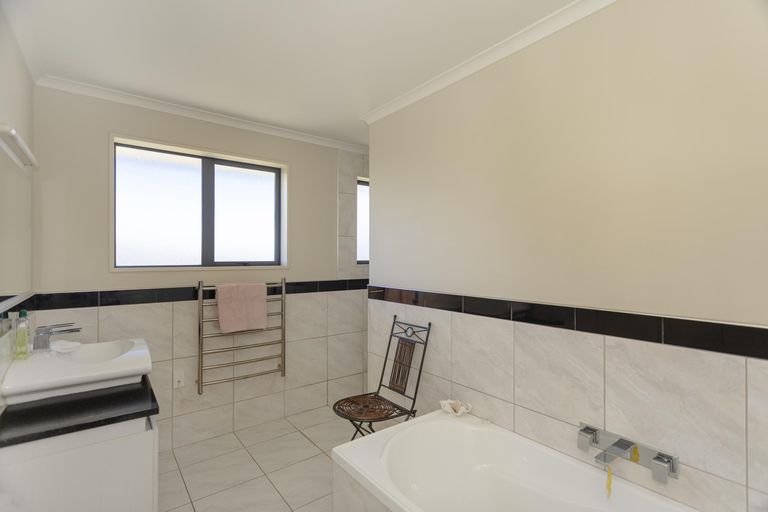 Photo of property in 22 North Ridge Drive, Oamaru North, Oamaru, 9400