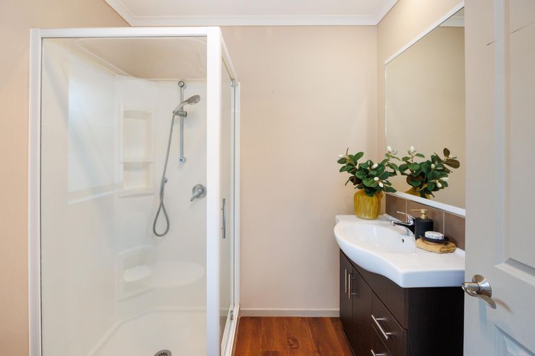 Photo of property in 27 Johnstone Drive, Fitzherbert, Palmerston North, 4410