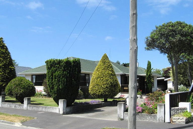 Photo of property in 9 Fairmile Place, Russley, Christchurch, 8042